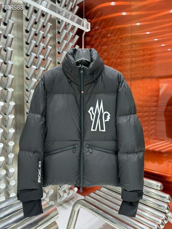 Picture of Moncler Down Jackets _SKUMonclersz1-526yr49136859